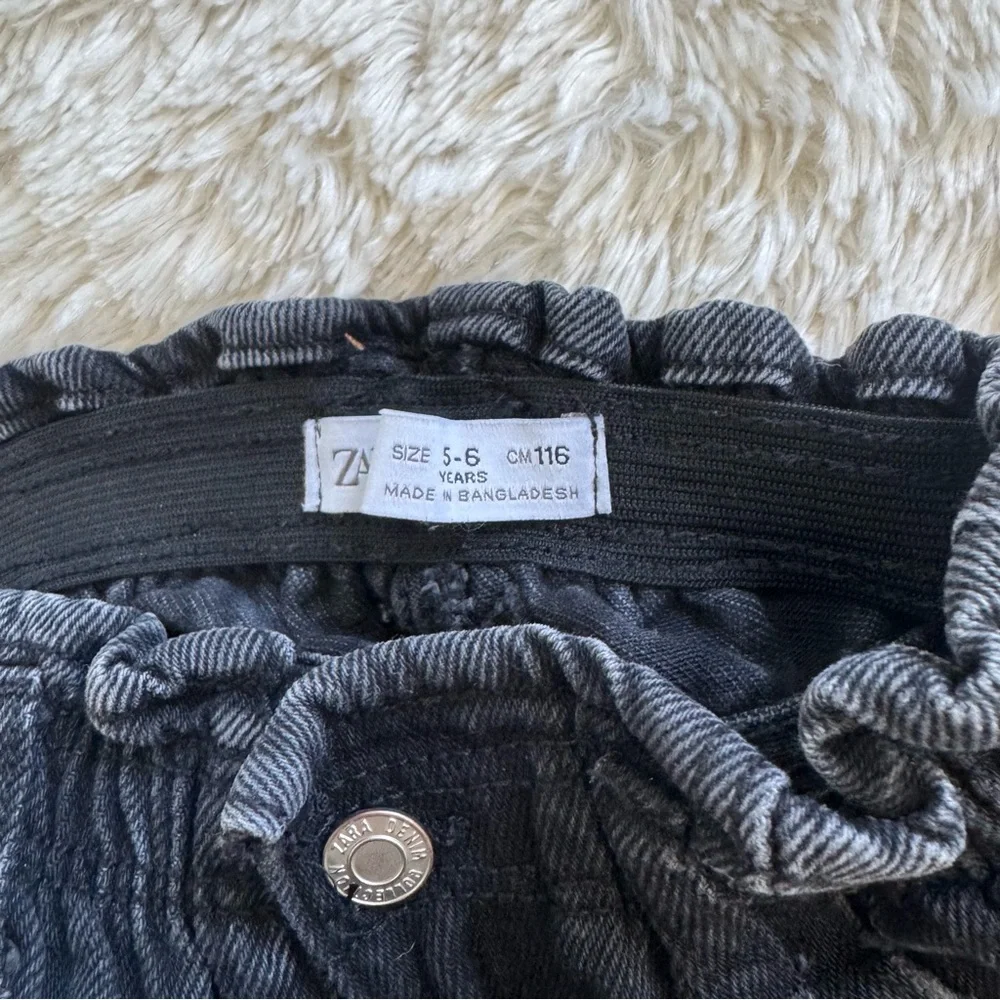 Zara Girls Black Paperbag Ripped Baggy Jeans -‎ 5-6T